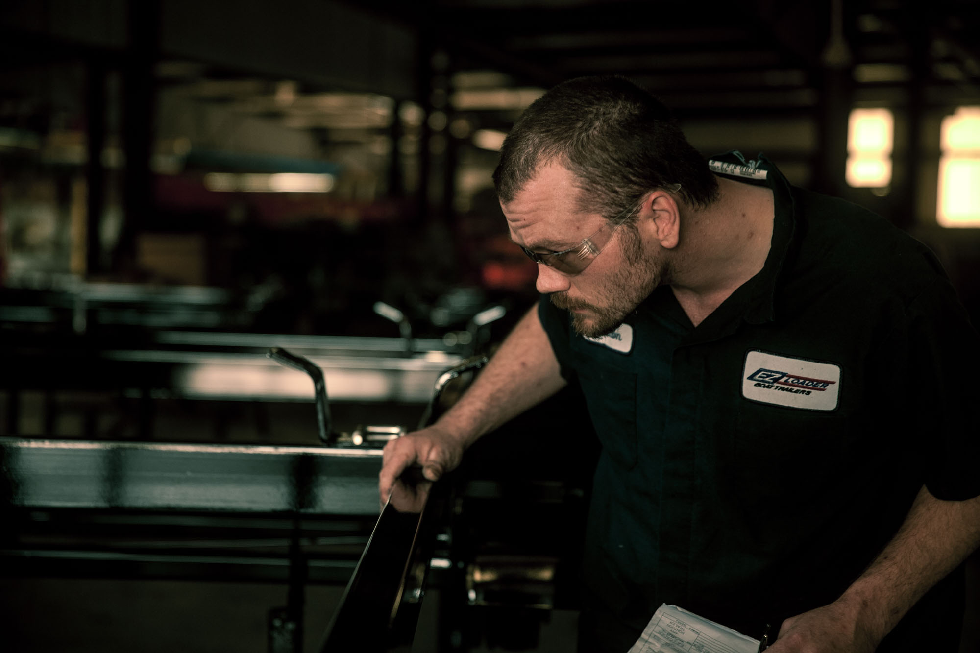 IMG_6870 Close-up of an EPIC boat trailer equipped with a motorized trailer dolly system for easy maneuverability on pavement.